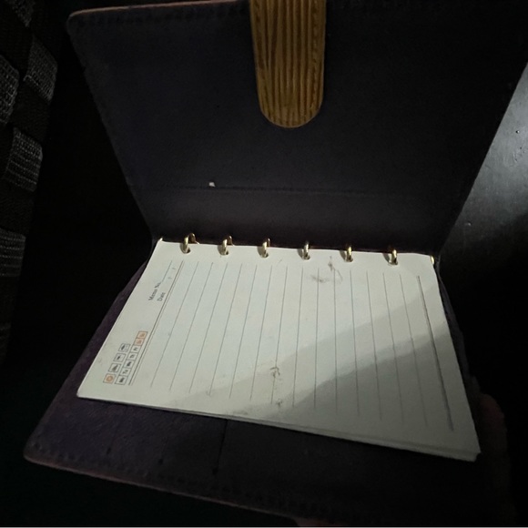 Louis Vuitton small agenda. With some peeling in the pockets. - Picture 4 of 5